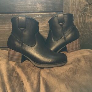 b.o.c. brand, size 6, new without tags, black heeled boot, comfy and cute